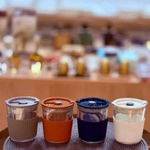 لیوان اسموتی درب دار دورسیلیکونی نی دار